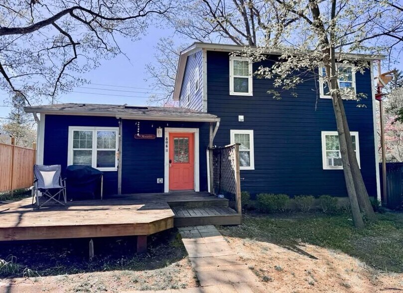Primary Photo - 808 Hutchins Ave