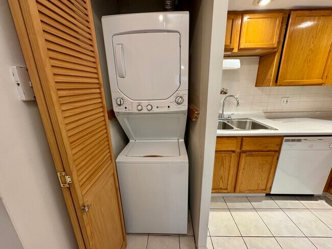 Building Photo - 244 Klein Creek Ct