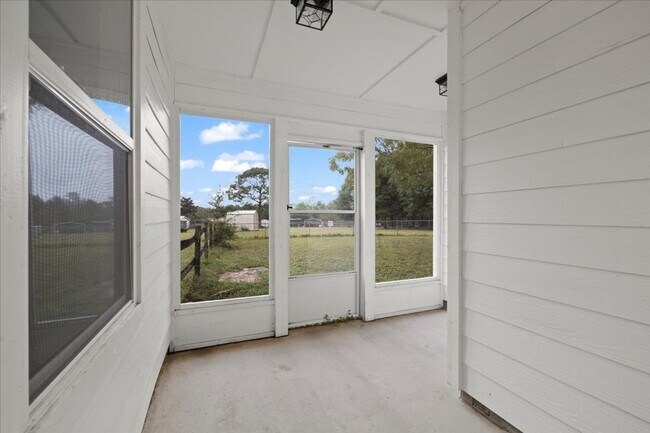 Building Photo - AVAILABLE 9/19!! 3bed/2bath with flex spac...