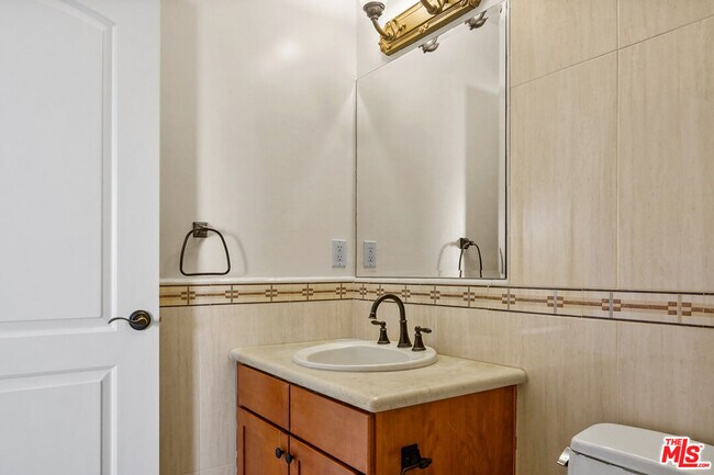 Building Photo - 1050 N Edinburgh Ave