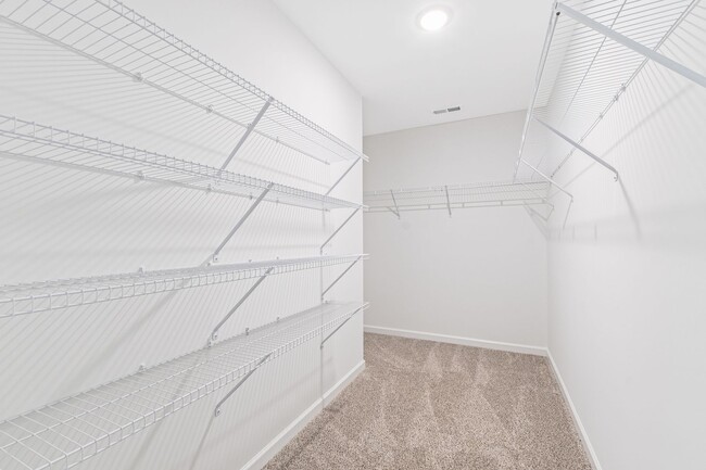 Building Photo - Nearly New 3 Bedroom home minutes to downt...