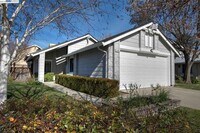 Building Photo - Beautiful Two Bedroom Home in Pleasanton