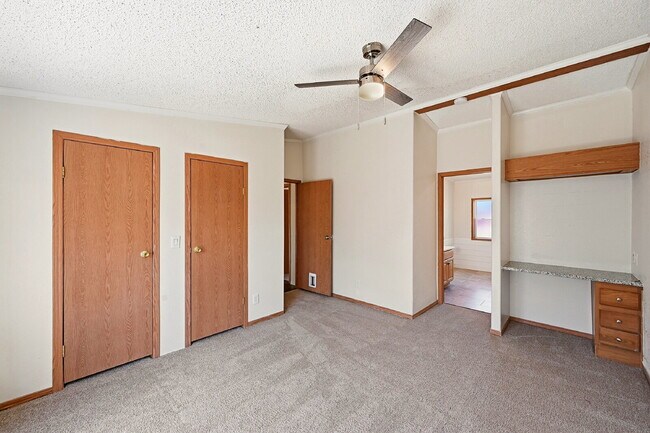 Building Photo - $2,595.95, 5 bed, 3.5 bath with a fenced back yard