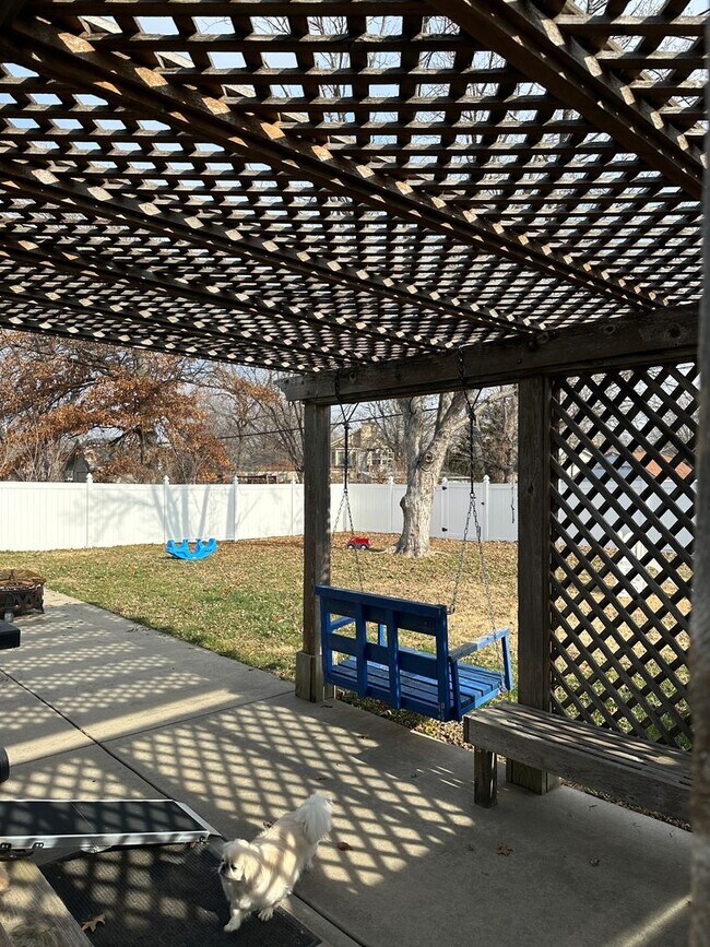 Building Photo - Beautiful 3 Bedroom Home ! Near Mcconnell ...