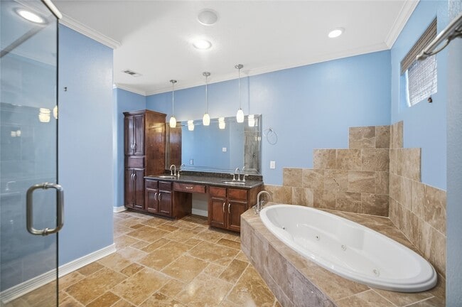 Building Photo - 1316 Cleburne St