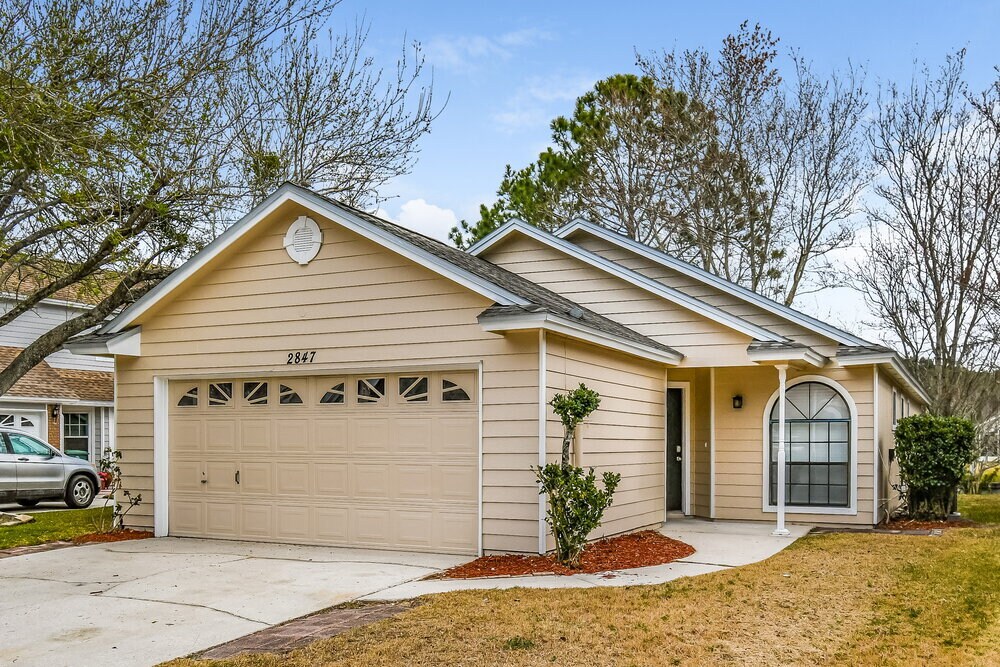 Building Photo - 2847 Lantana Lakes Dr W