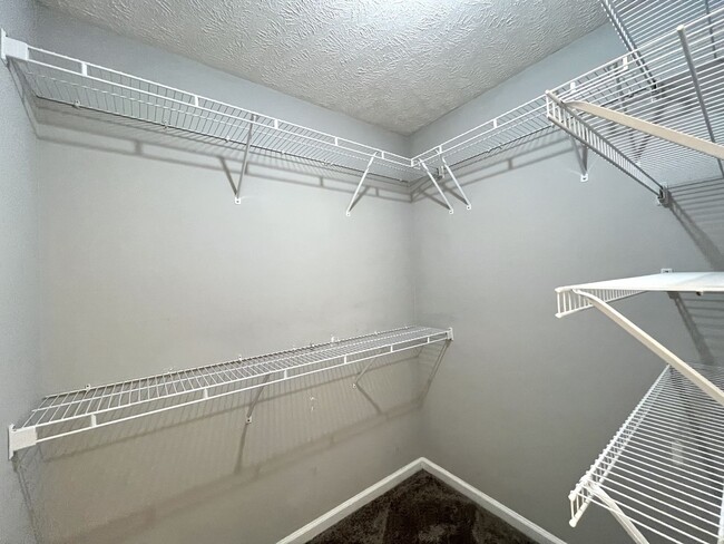 Building Photo - Flexible 4-Bed Home on Corner Lot in Evergreen Farms