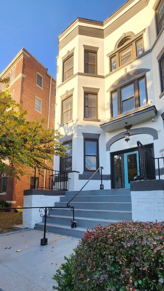 Building Photo - 3504-3513 13th St NW