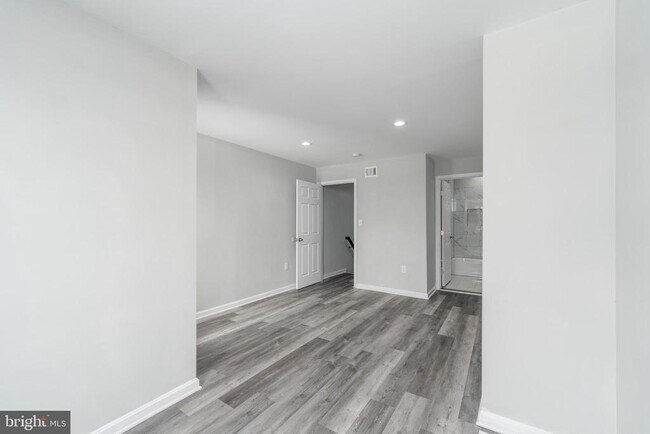 Building Photo - 1733 E Lafayette Ave