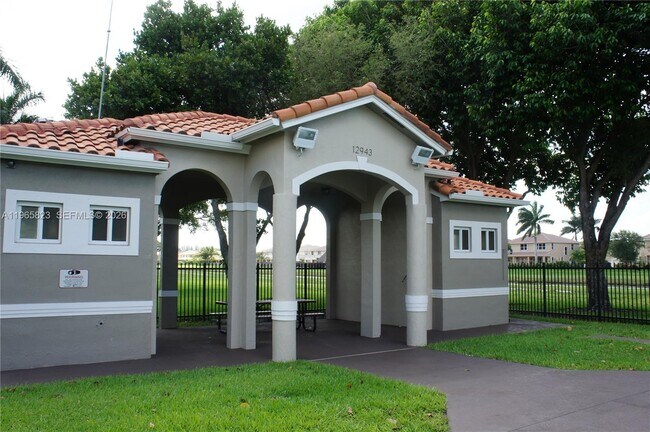 Building Photo - 12885 SW 49th Ct