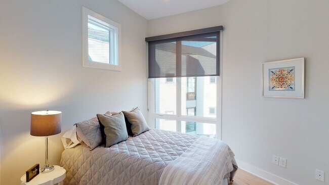 Building Photo - Modern Townhome with Roof Terrace in Dilworth Neighborhood Charlotte NC