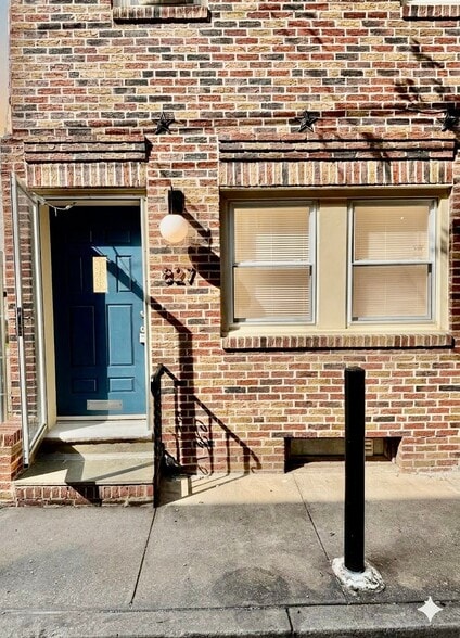Building Photo - 827 League St
