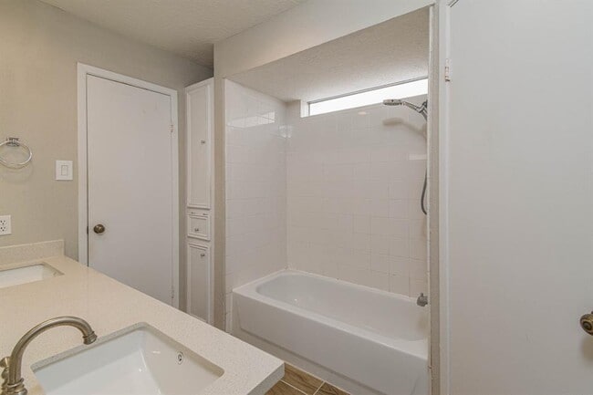 Building Photo - 15419 Swan Creek Dr