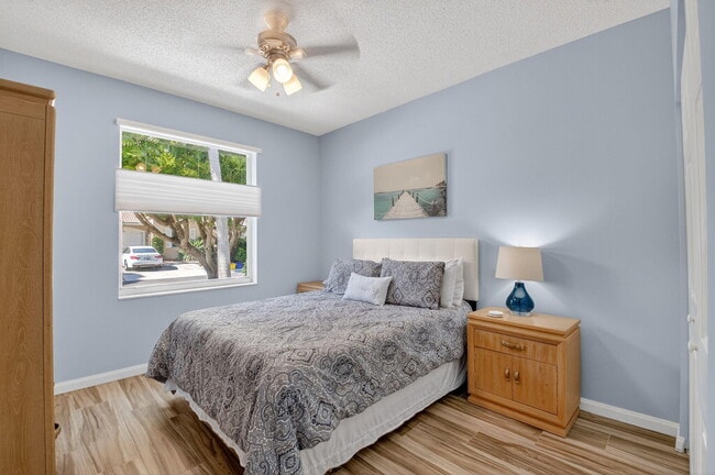 Building Photo - 235 Coral Trace Ln