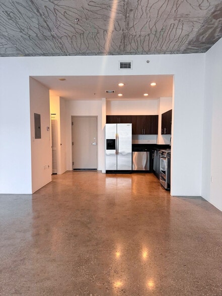 Building Photo - Cynergi Lofts at Wynwood