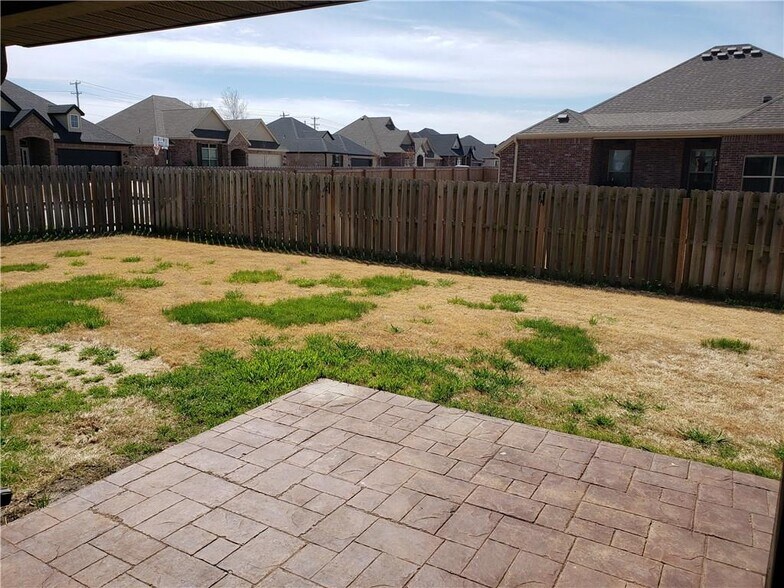 Building Photo - 4001 SW Rhinestone Blvd