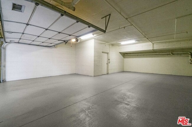 Building Photo - 10765 Wilkins Ave