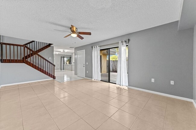 Building Photo - 619 6th Way