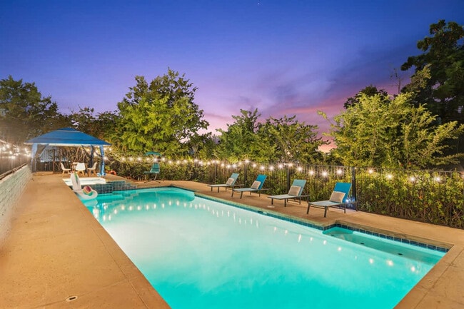 Building Photo - 5048 Bluff Pl