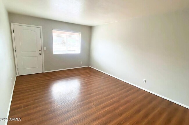 Building Photo - 208 S Doran