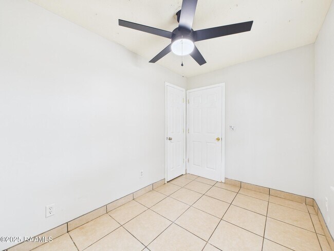 Building Photo - 508 General Mouton Ave