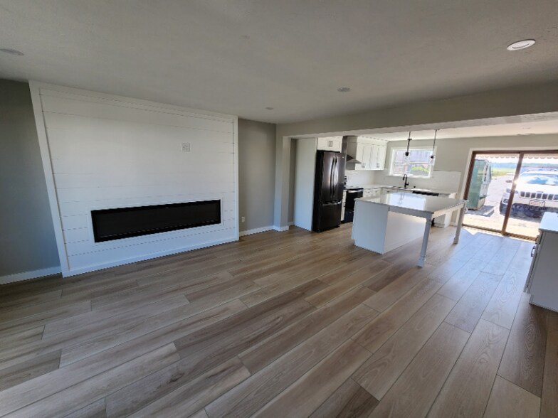 Building Photo - 275 North End Blvd