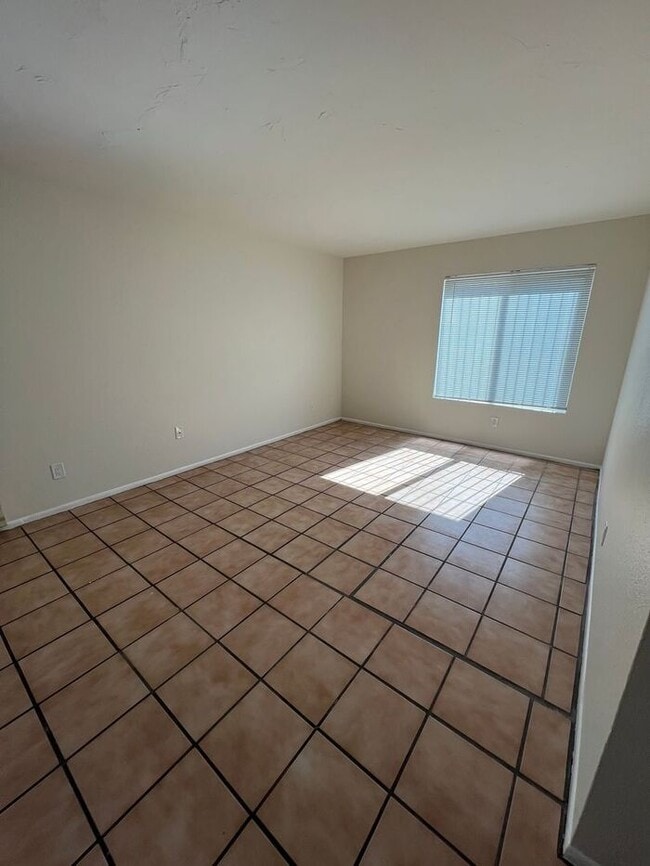 Building Photo - 1/2 MONTH FREE ON 12 MONTH LEASE AND MOVE ...
