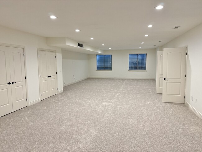 Building Photo - 14328 S Log Home Ln