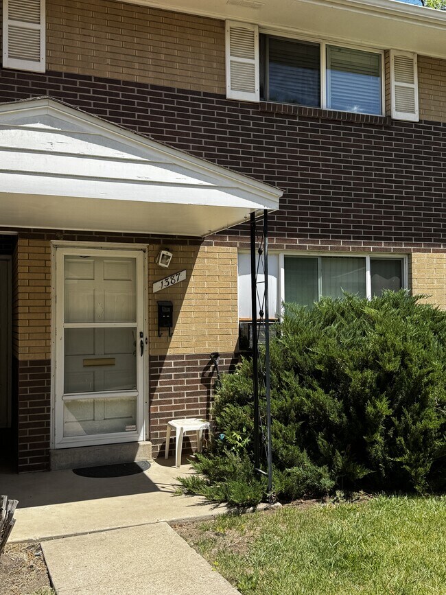 Building Photo - 1387 Vance St