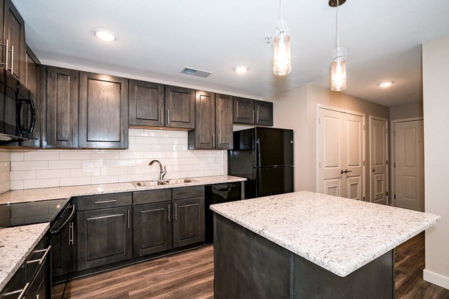 Building Photo - Centennial Park Apartments