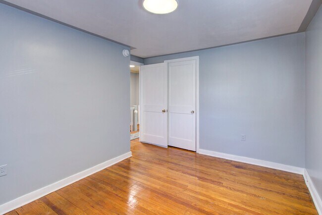 Building Photo - 824 Wabank St