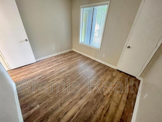 Building Photo - 114 Spring Ct