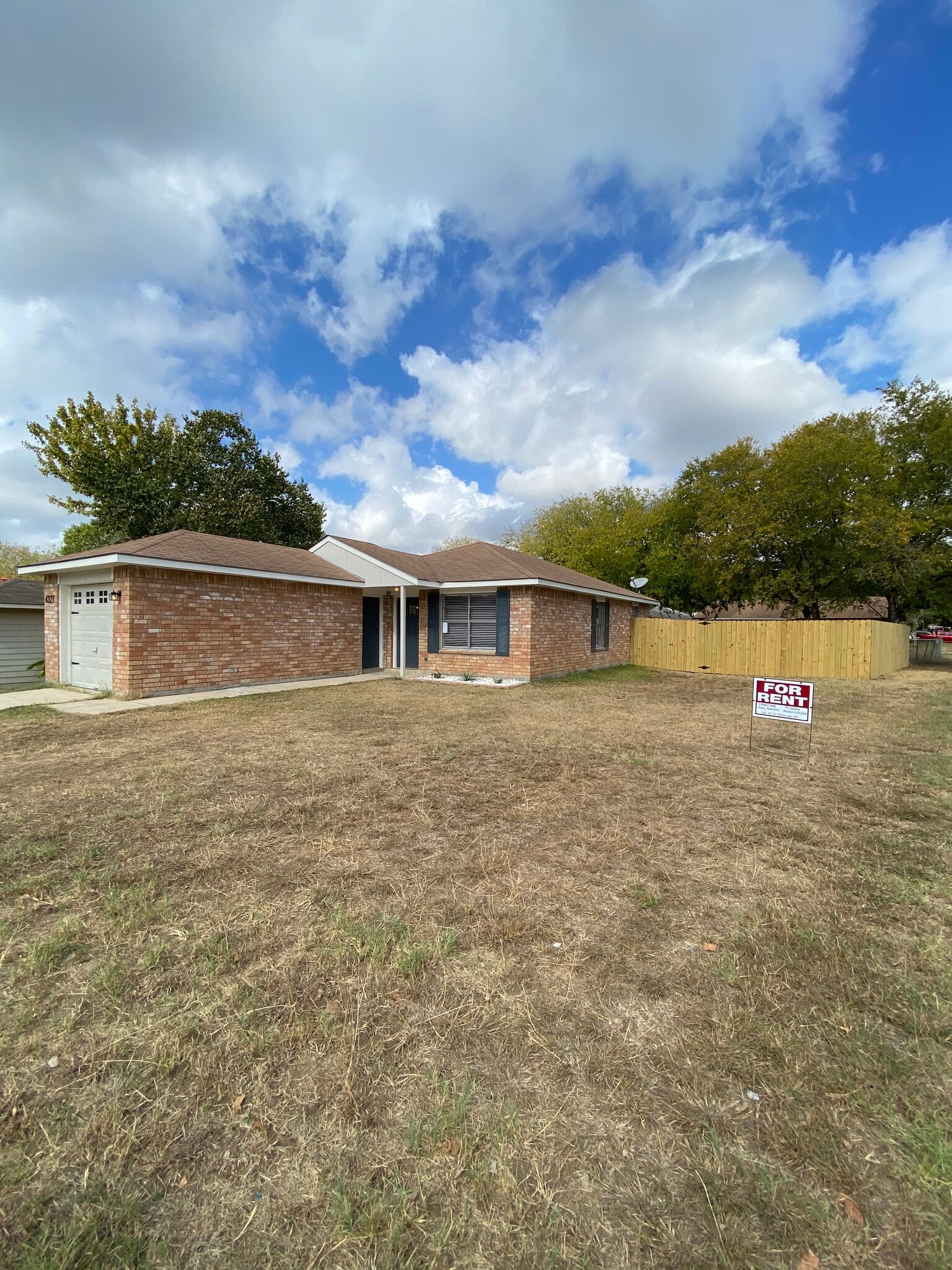 Large oversized corner lot with large backyard - 4327 Stayman Dr