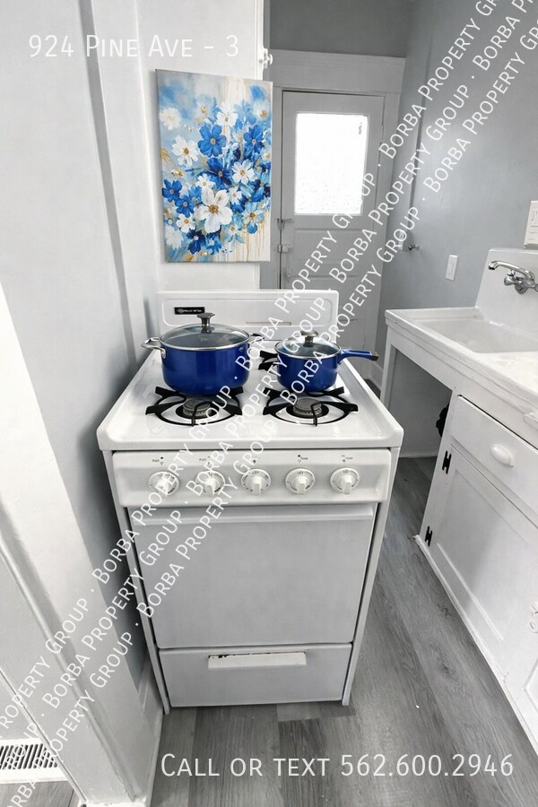 Building Photo - 924 Pine Ave