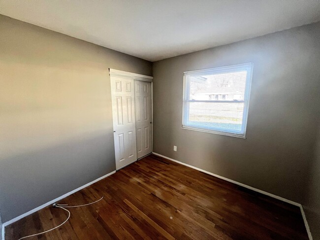 Building Photo - Spacious 3 Bedroom 2 Bathroom Home with a ...