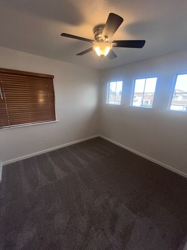 Building Photo - BEAUTIFUL UPDATED HOME IN WEST ROSEVILLE!!