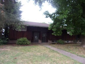 Building Photo - 910 30th St