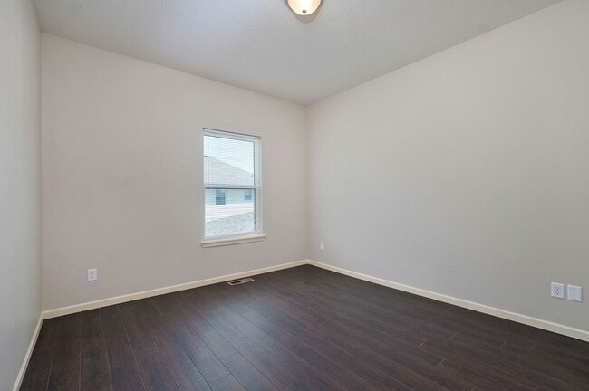 Building Photo - 1320 E Elm St