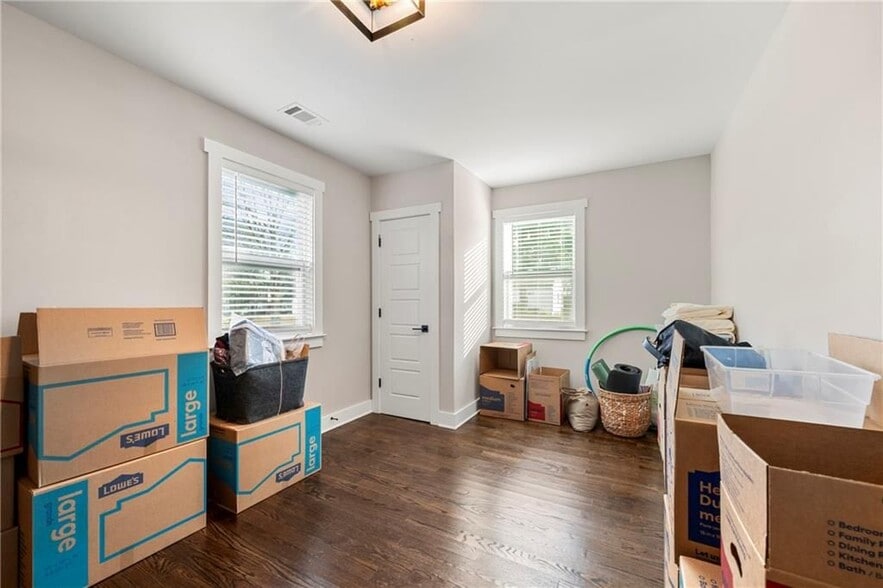 Building Photo - 1571 Belmont Ave SW