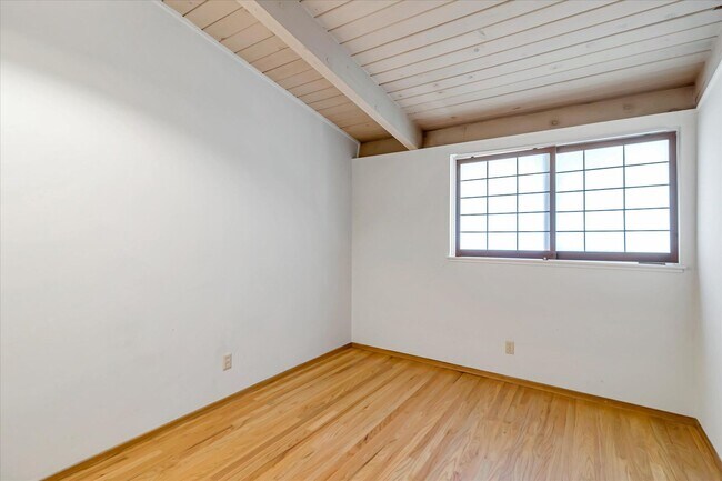 Building Photo - 3 Bedroom 2 Bath Home located in Palo Alto's Palo Verde Neighborhood!