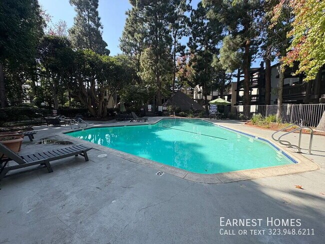 Building Photo - 7777 W 91st St