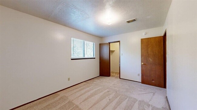 Building Photo - 1002 Verde Dr