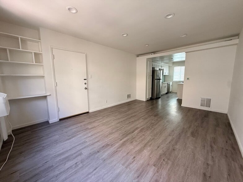 Building Photo - 149 S Spalding Dr