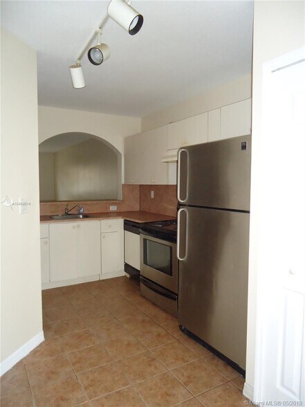 Building Photo - 945 NE 33rd Ter