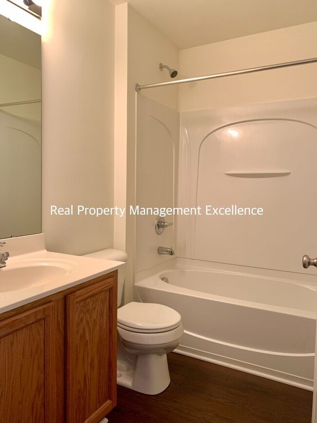 Building Photo - Raleigh Townhome Convenient to I440 & I540, Huge Master Suite, Near Anderson Pointe Park!