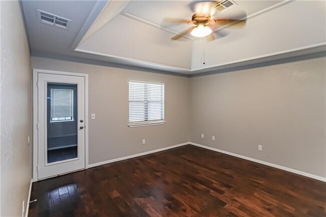 Building Photo - 3004 SW 124th St