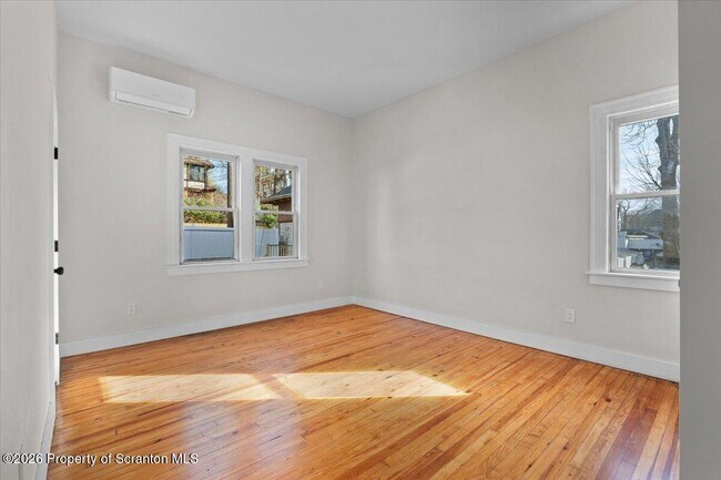 Building Photo - 840 Clay Ave