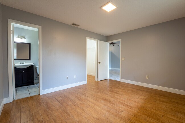 Building Photo - 3504 Superior Ct
