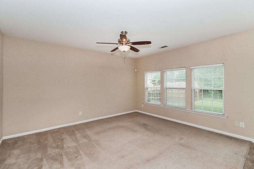 Building Photo - 6510 Ridgeview Commons Dr
