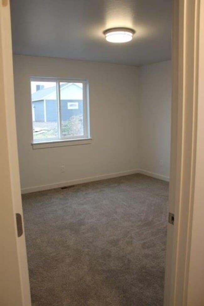 Building Photo - 710 N 12th St